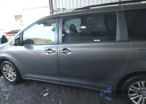 2015 Toyota Sienna Xle 8 Passenger z USA, uszkodzony, nr VIN 5TDYK3DC0FS645224